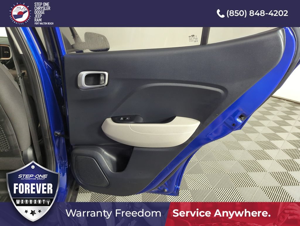 Used 2023 Hyundai Venue SEL FWD image 31