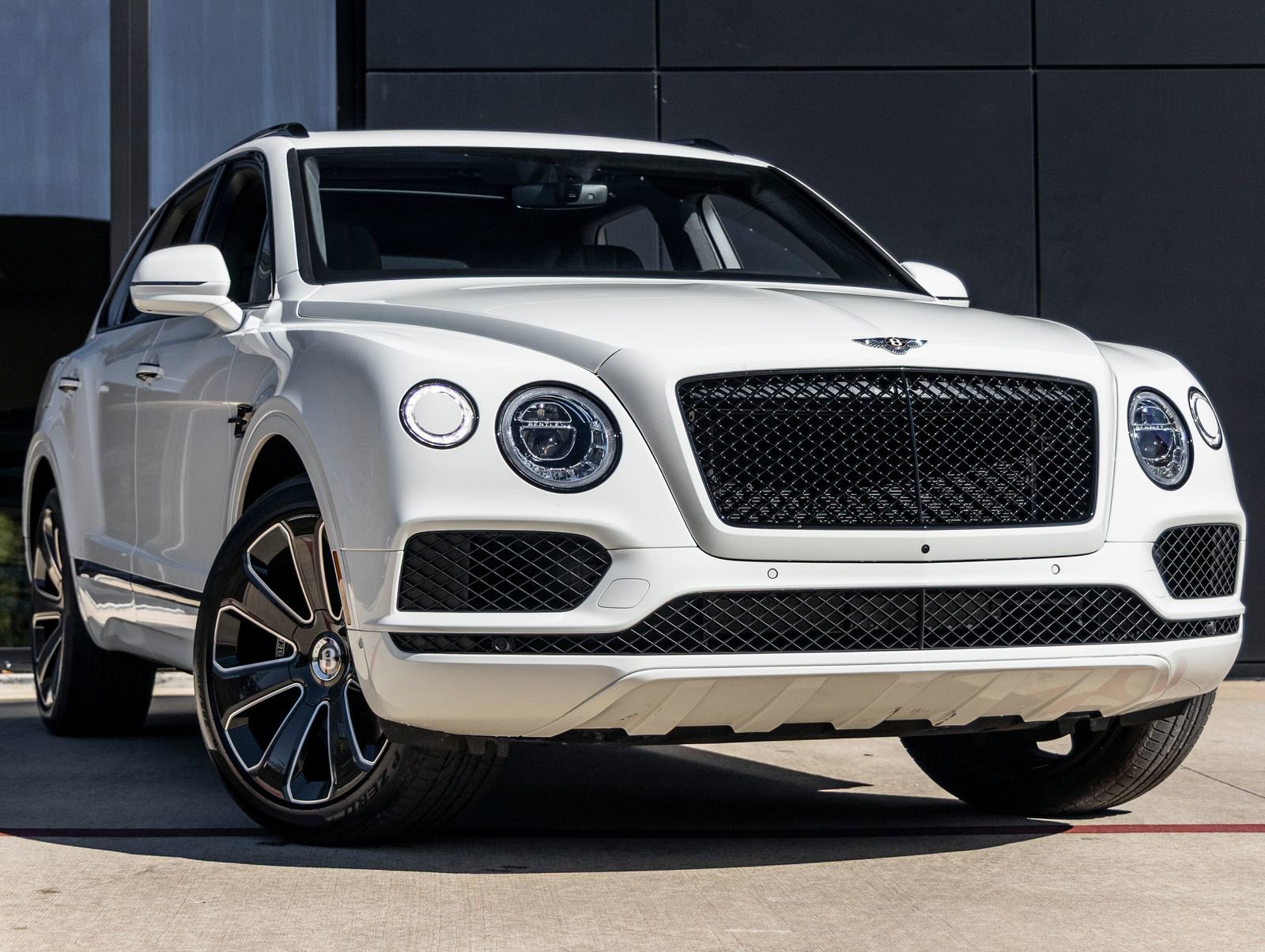 Used 2020 Bentley Bentayga AWD/4WD image 2