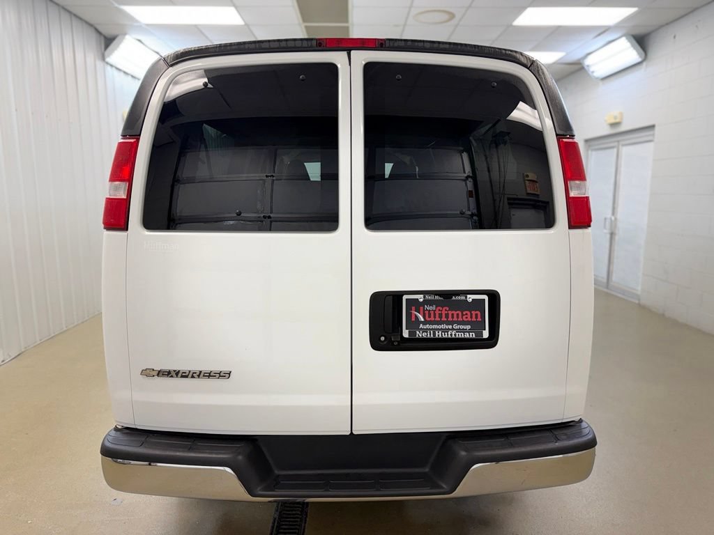 Used 2020 Chevrolet Express 3500 LT w/ LT Preferred Equipment Group RWD image 6
