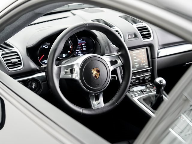Used 2016 Porsche Cayman image 9