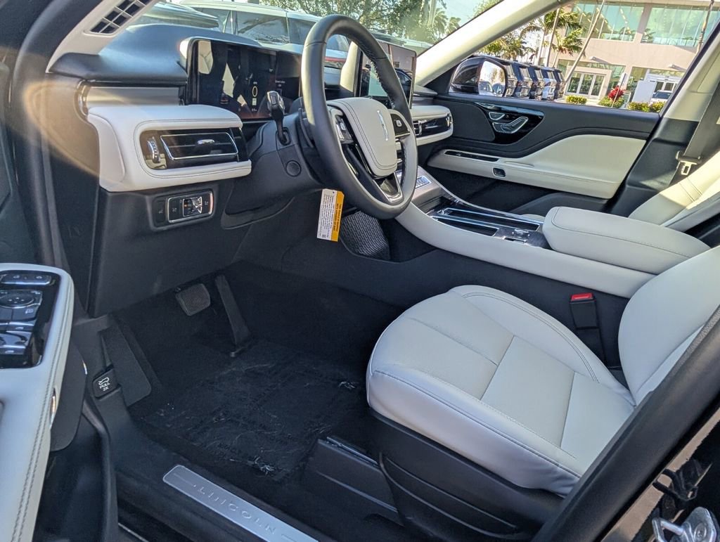 New 2026 Lincoln Aviator 2WD image 12