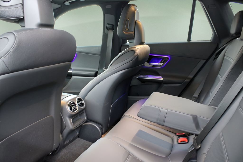 Used 2024 Mercedes-Benz GLC 300 4MATIC image 11