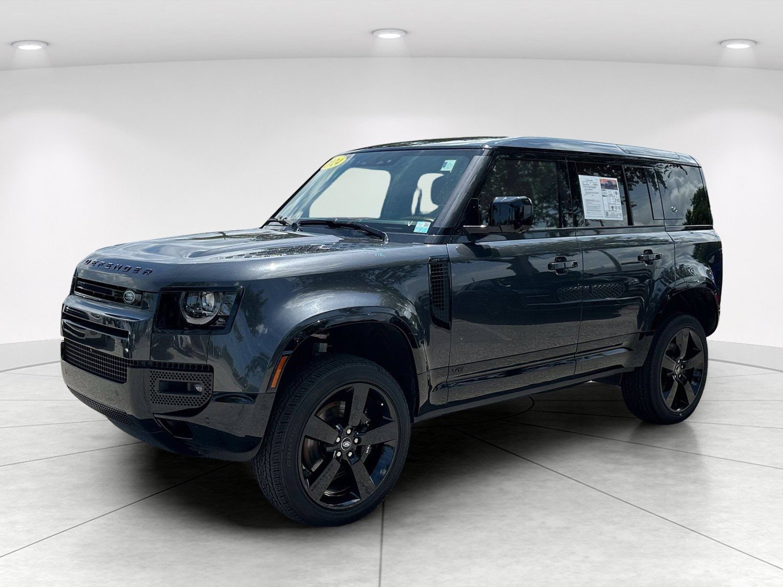 Used 2024 Land Rover Defender 110 V8 AWD/4WD image 3