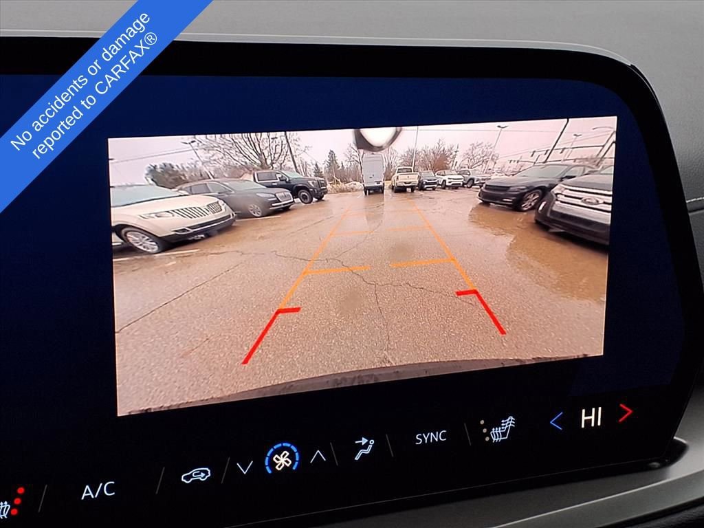 Used 2025 Chevrolet Traverse LT image 23