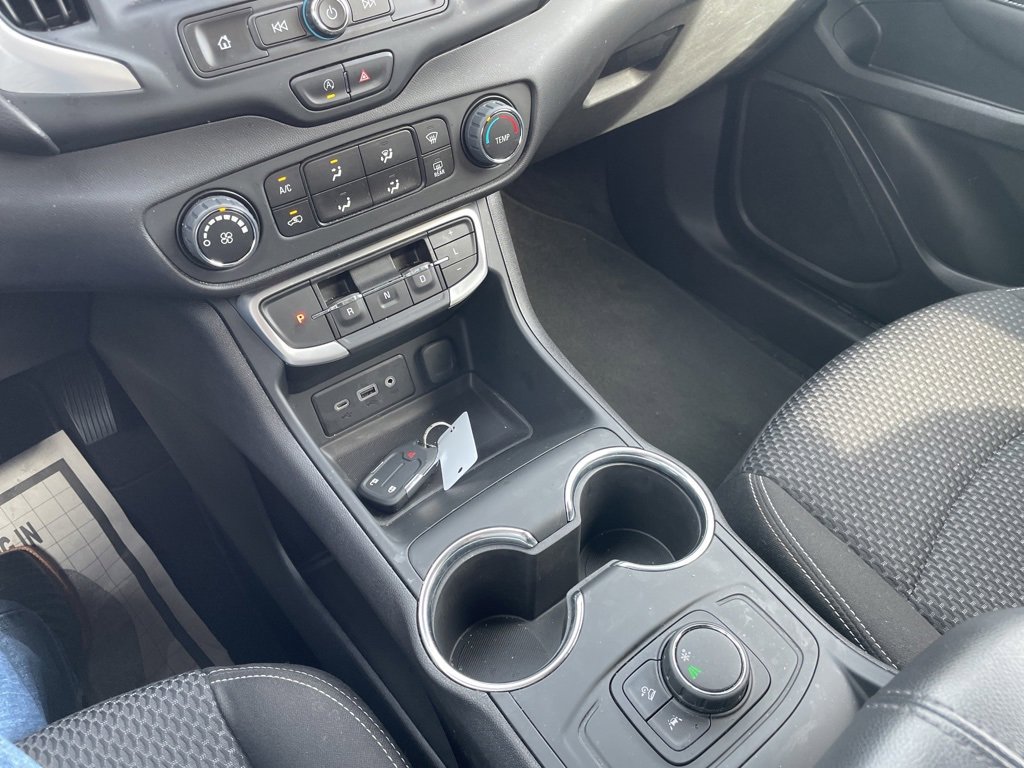 Used 2024 GMC Terrain SLE image 9