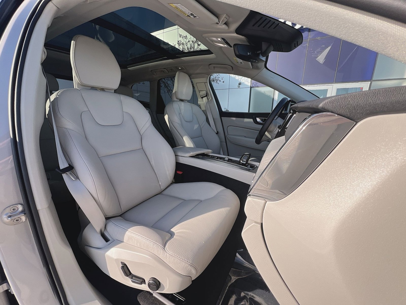 Used 2023 Volvo XC60 B5 Plus w/ Climate Package image 35