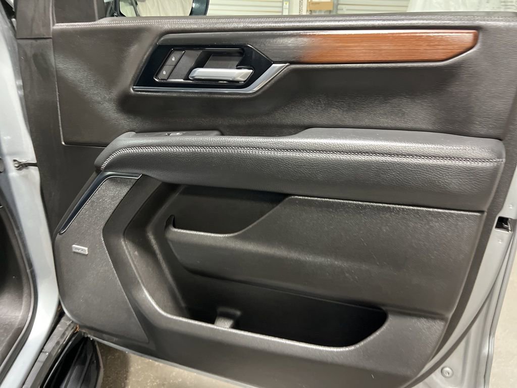 Used 2025 GMC Yukon XL Denali image 10