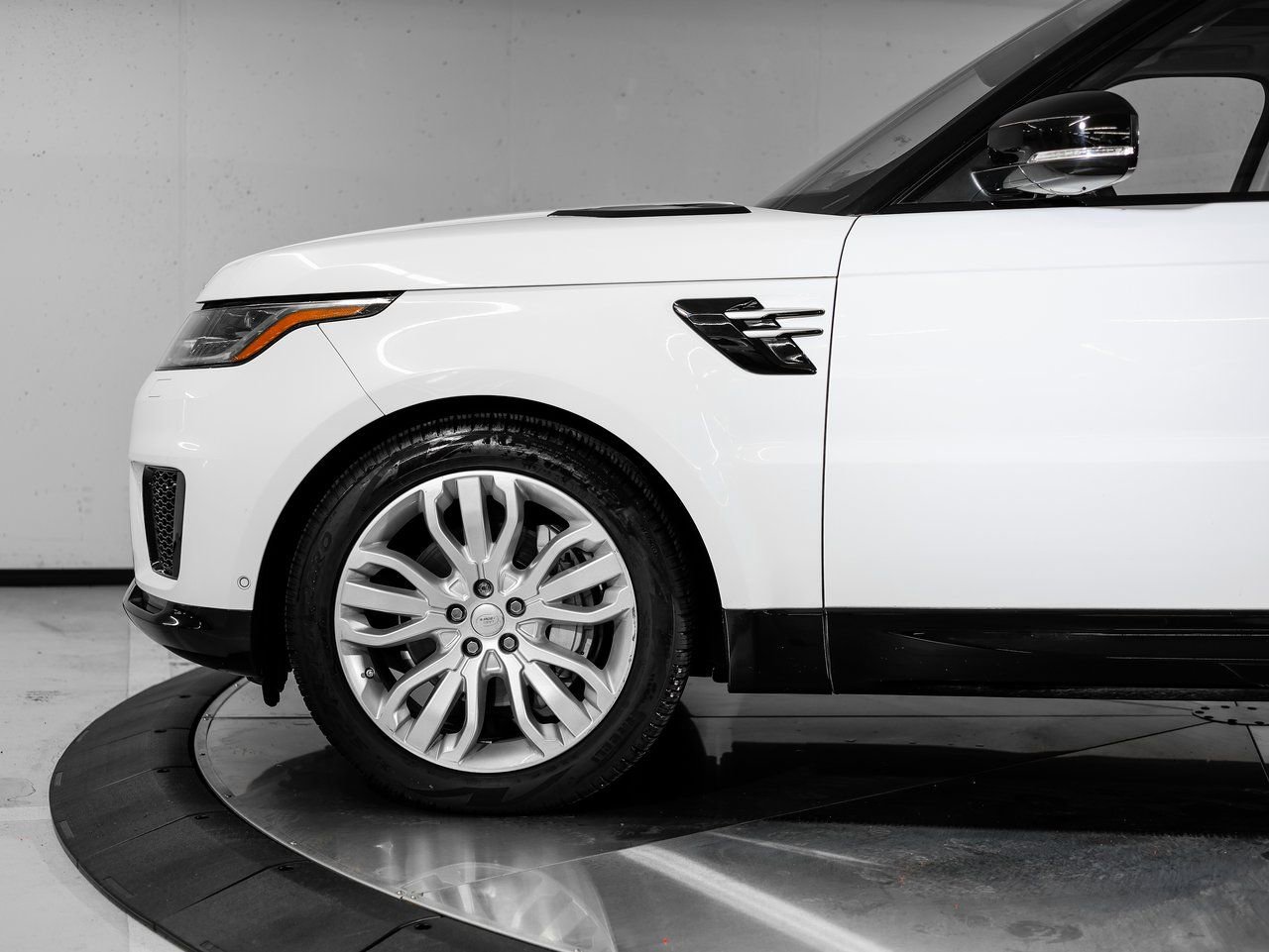 Used 2020 Land Rover Range Rover Sport HSE image 11