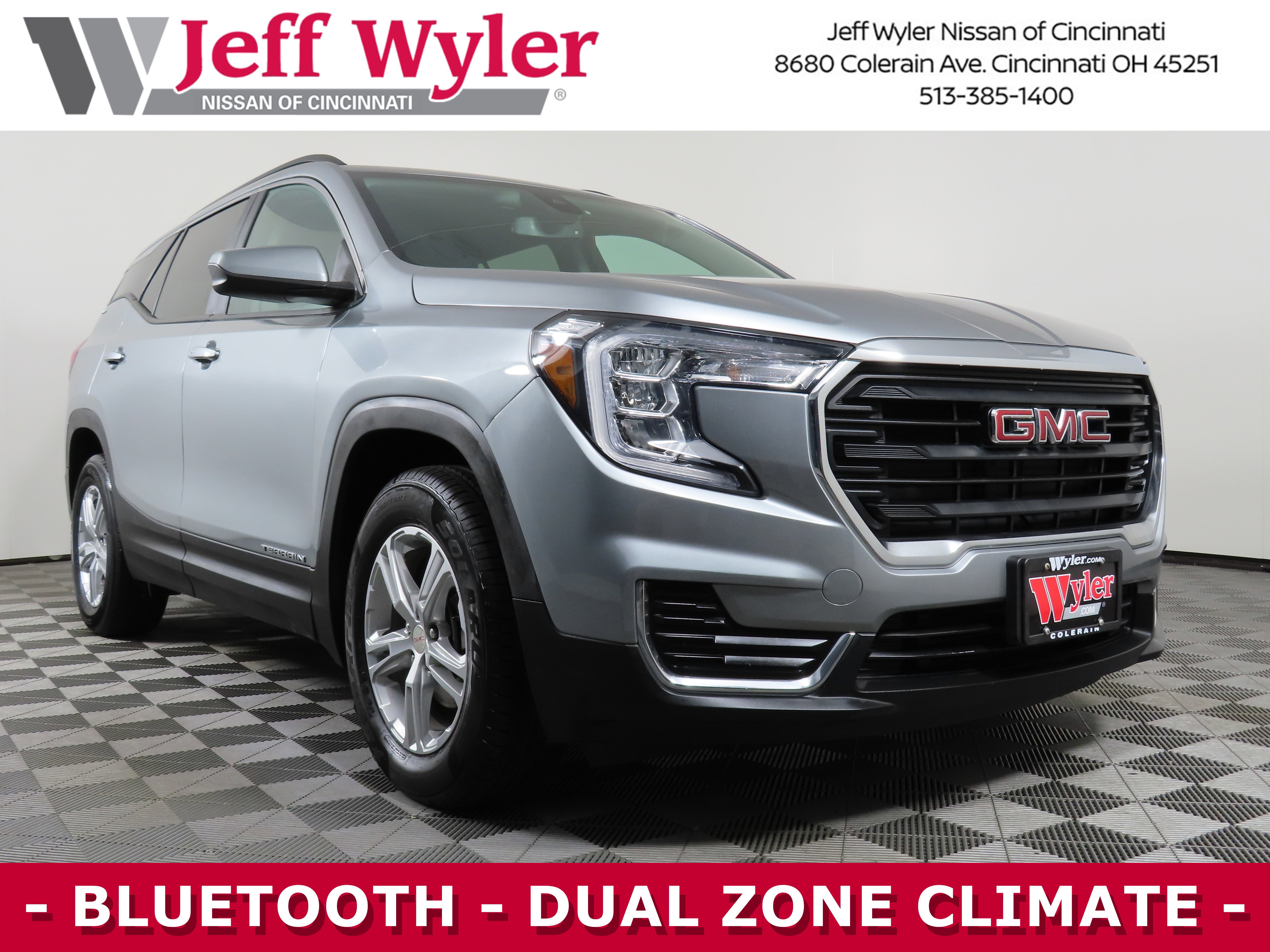 Used 2023 GMC Terrain SLE w/ Driver Convenience Package image 1