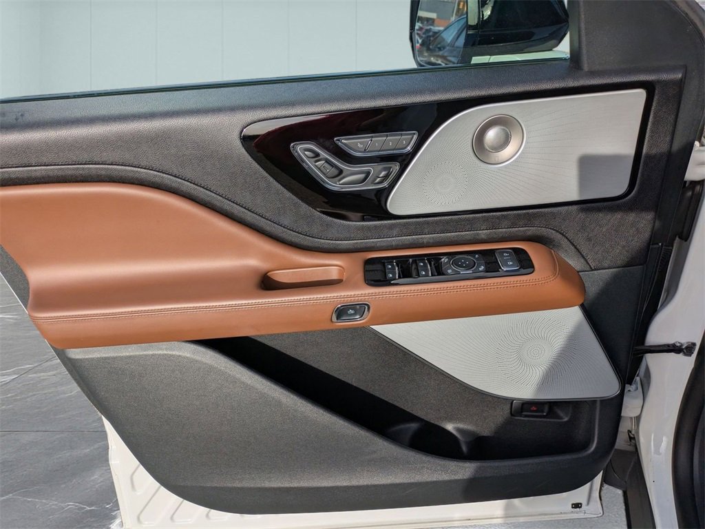 Certified 2024 Lincoln Aviator Reserve w/ Equipment Group 201A image 15