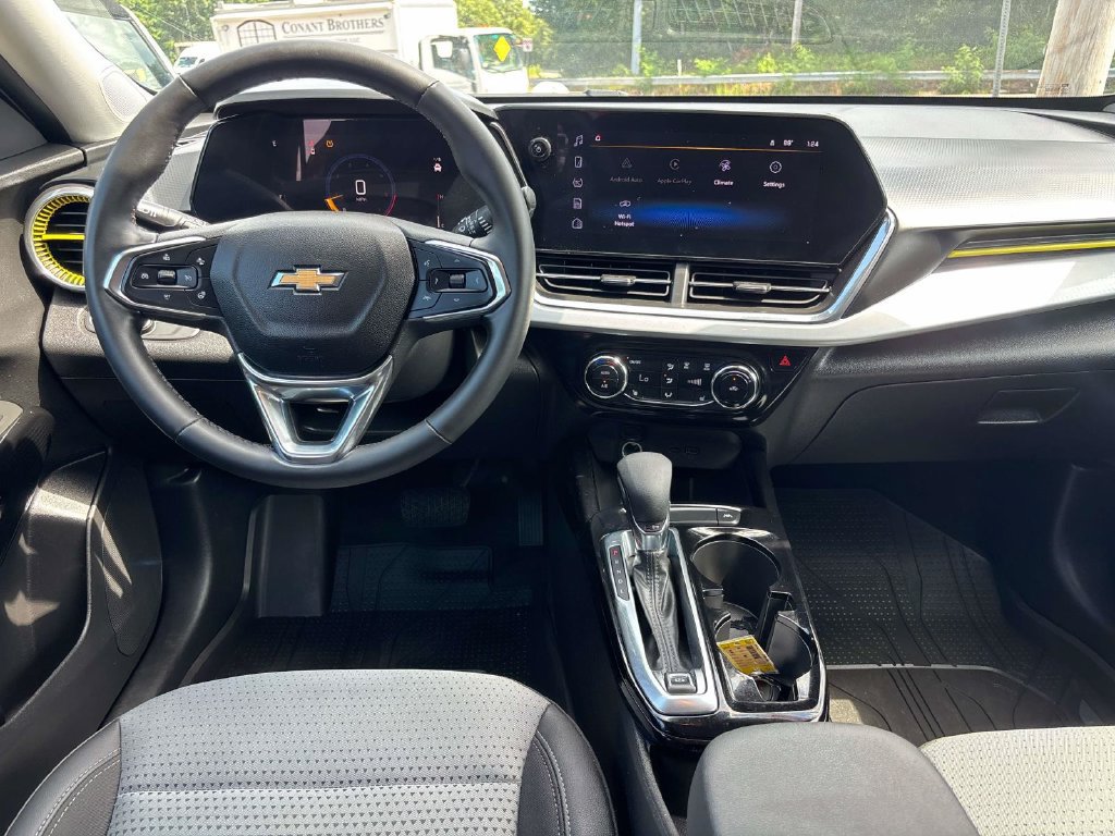 Used 2024 Chevrolet Trax LT w/ Driver Confidence Package FWD image 10