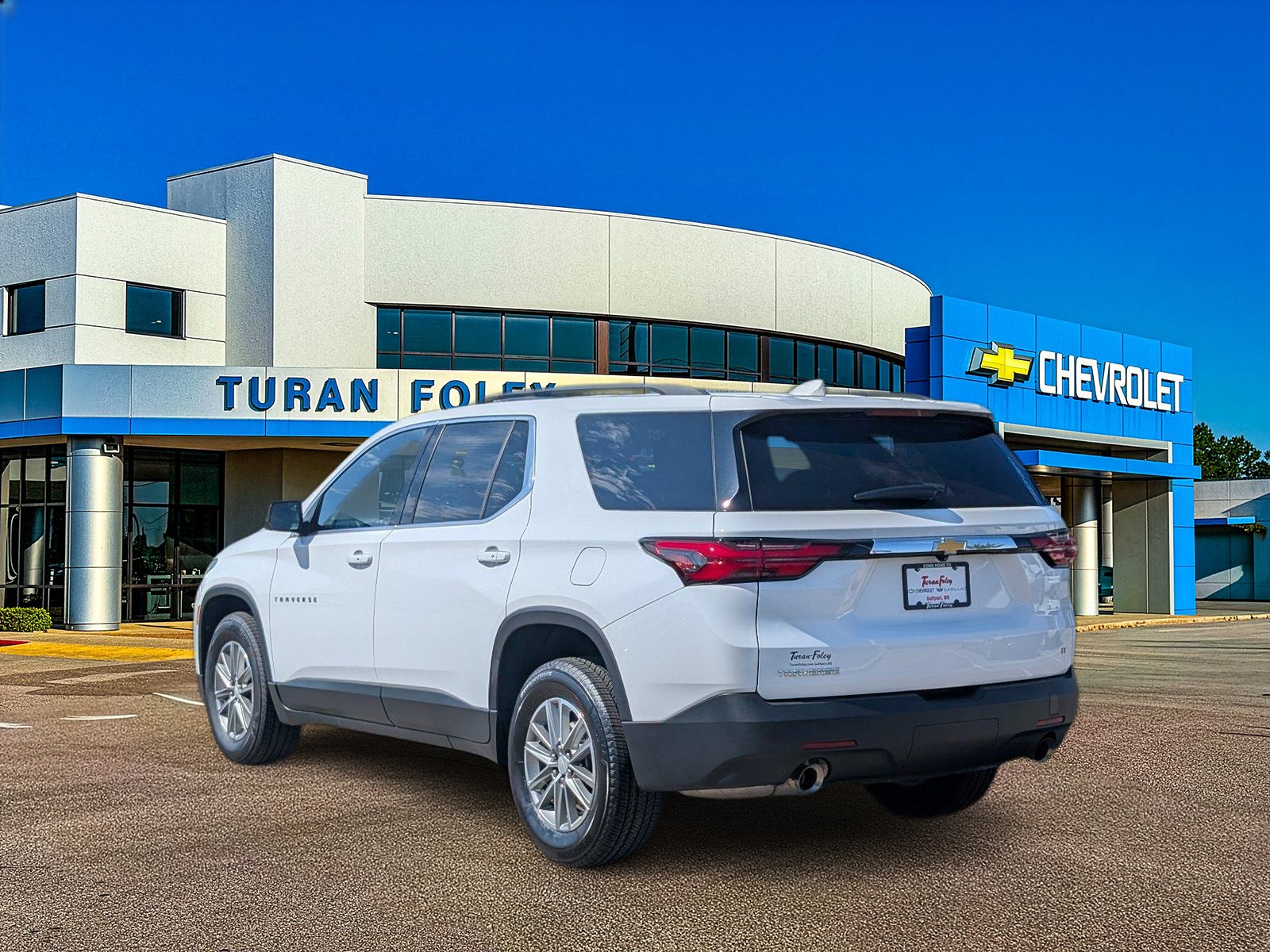Used 2023 Chevrolet Traverse LT FWD image 3