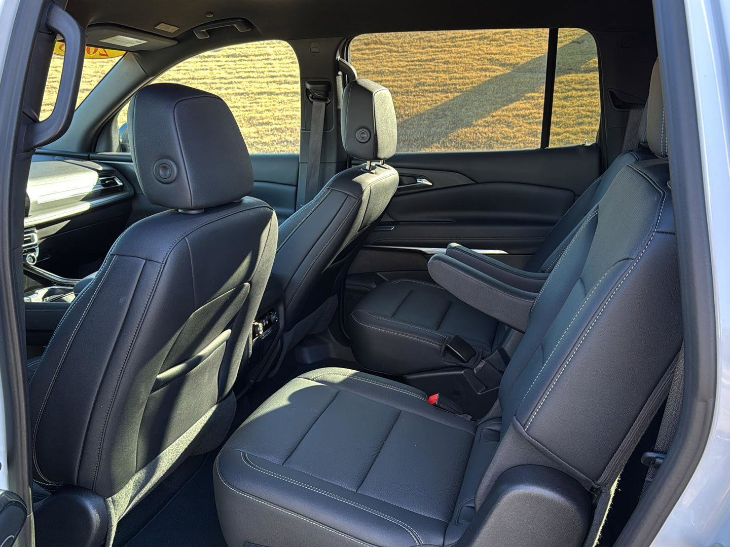 Used 2025 Chevrolet Traverse LT image 9