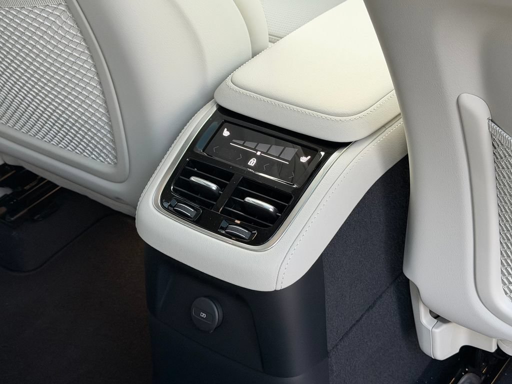 New 2026 Volvo XC90 T8 Ultra AWD/4WD image 12