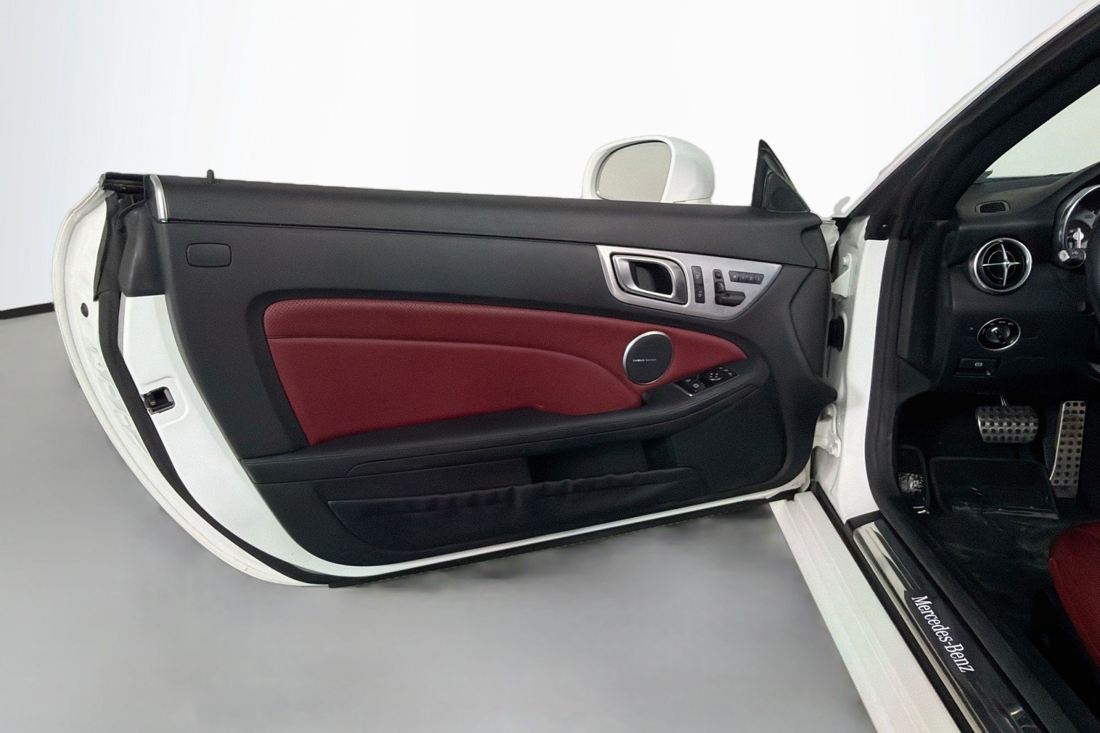 Used 2015 Mercedes-Benz SLK 250 image 21