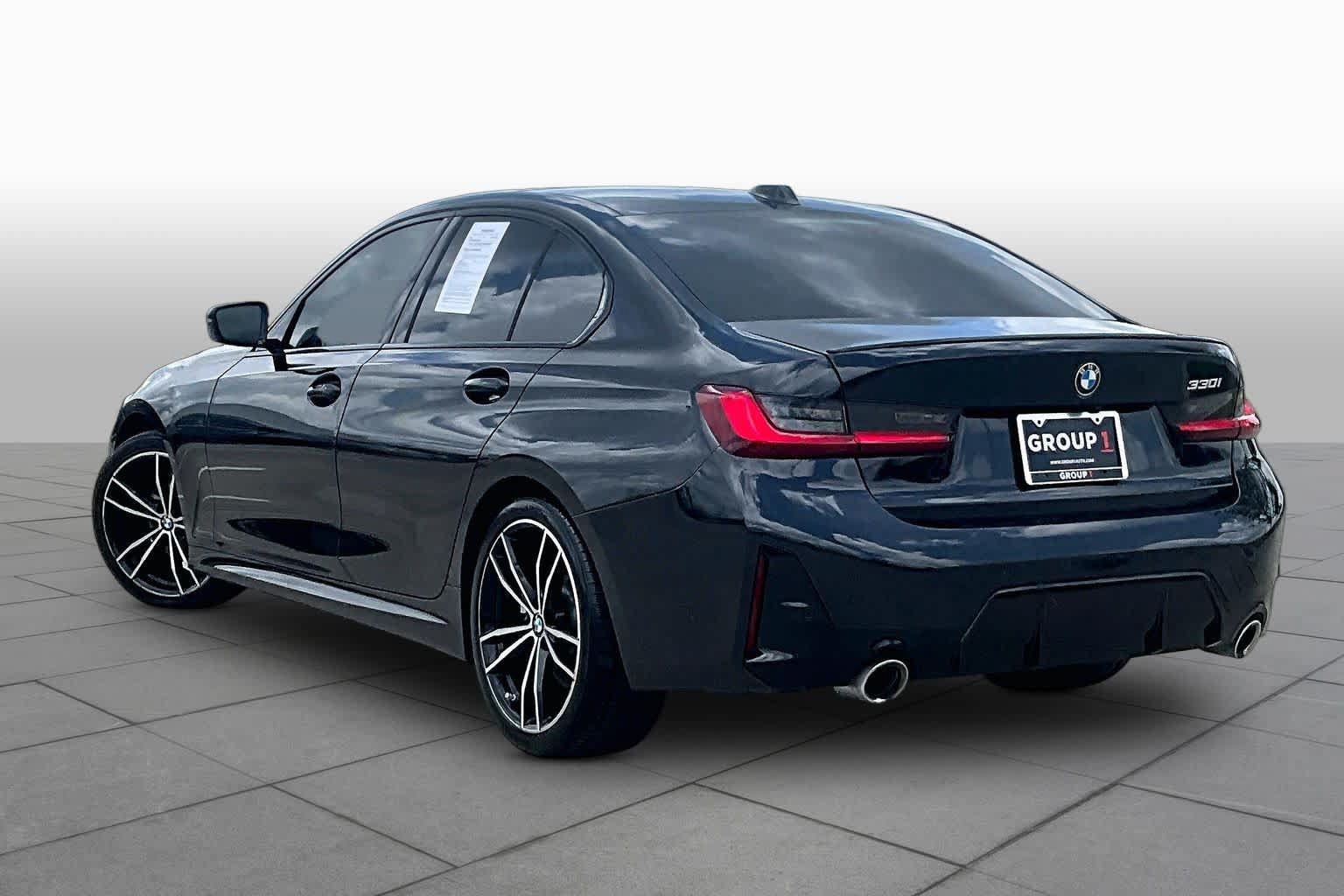 Used 2023 BMW 330i Sedan w/ M Sport Package RWD image 11