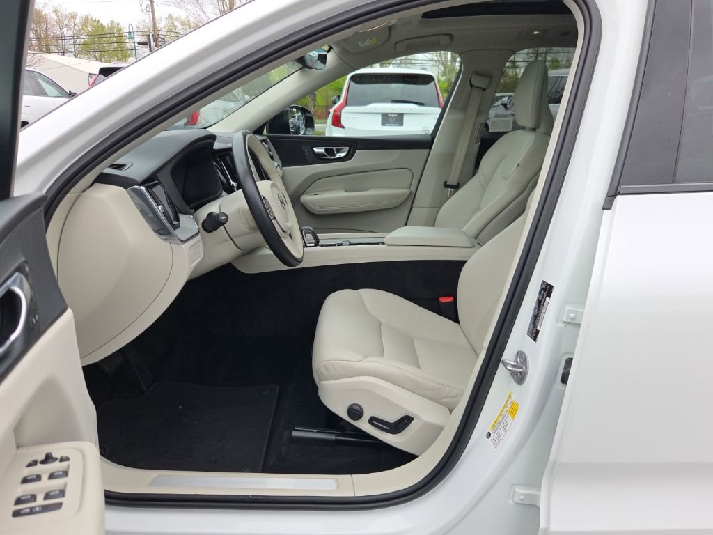 Certified 2023 Volvo XC60 T8 Plus w/ Climate Package image 4