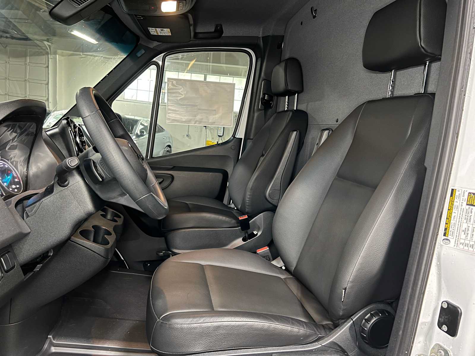 New 2025 Mercedes-Benz eSprinter 144 Cargo image 23