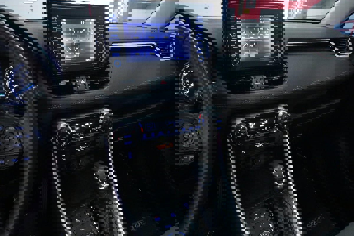 Used 2022 Toyota RAV4 XLE Premium image 17