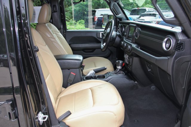 Used 2018 Jeep Wrangler Unlimited Sahara AWD/4WD image 37