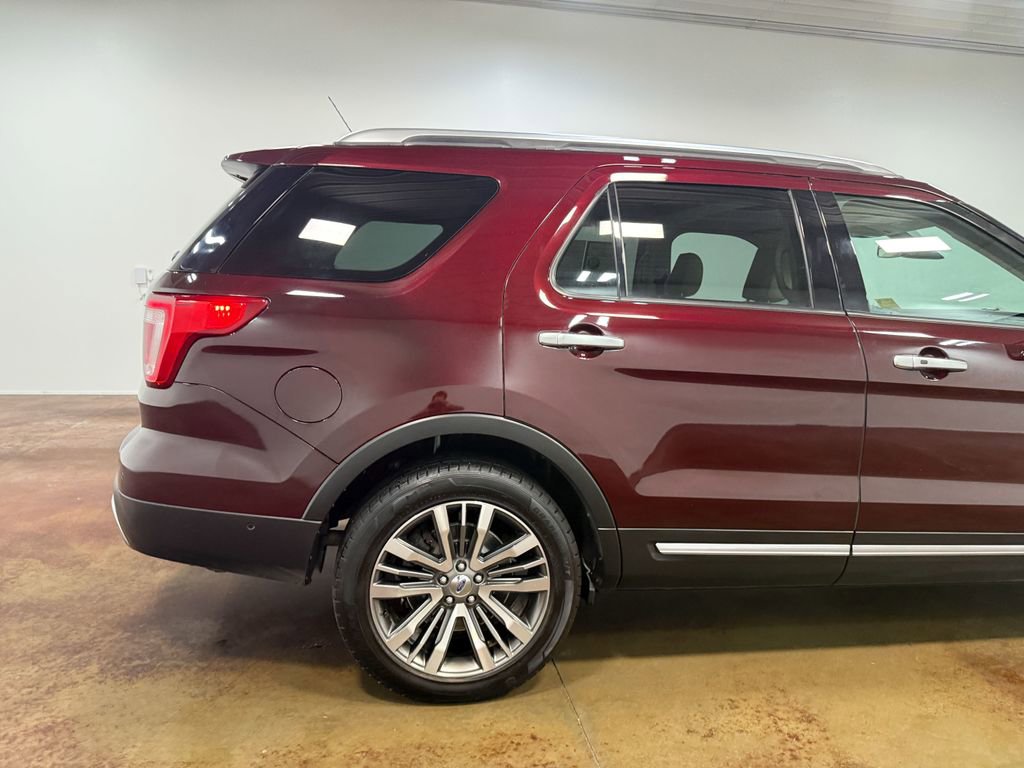 Used 2018 Ford Explorer Platinum AWD/4WD image 34