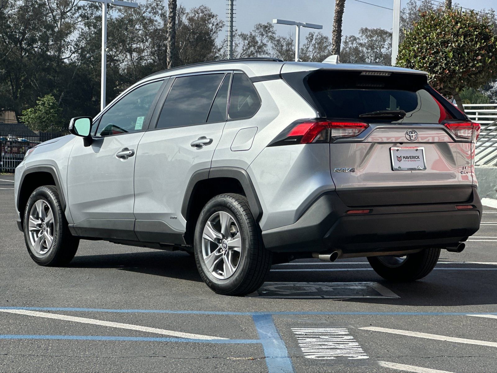 Used 2025 Toyota RAV4 LE AWD/4WD image 3