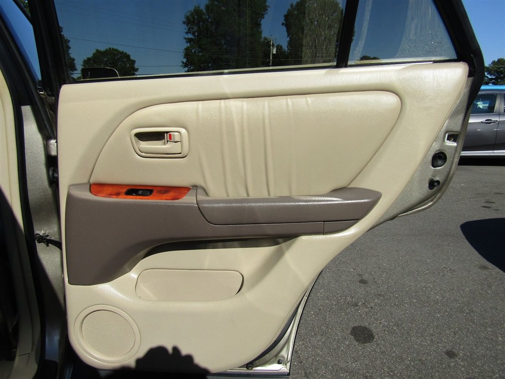 Used 2000 Lexus RX 300 4WD w/ Limited Pkg image 24