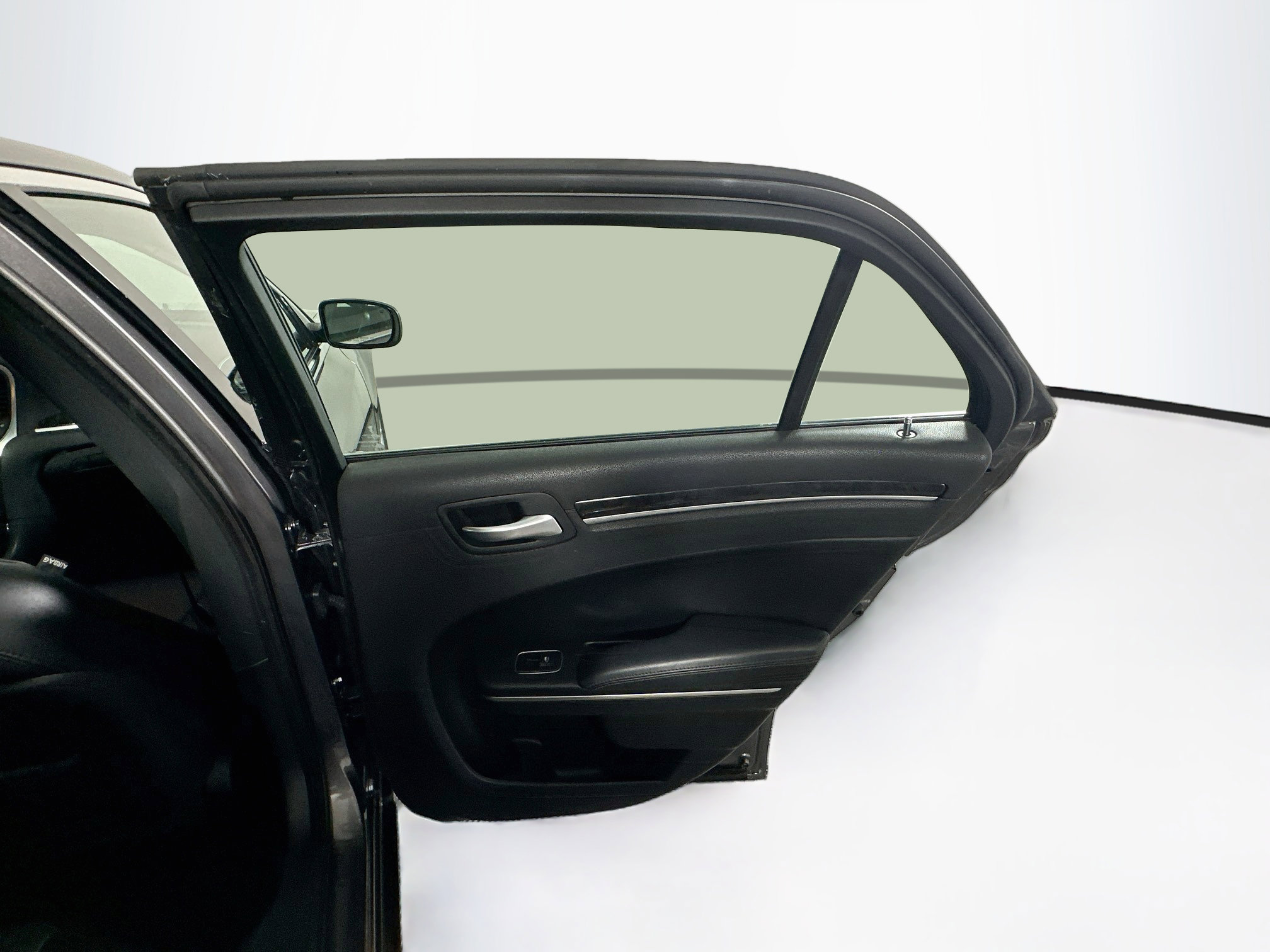 Used 2017 Chrysler 300 C RWD image 30
