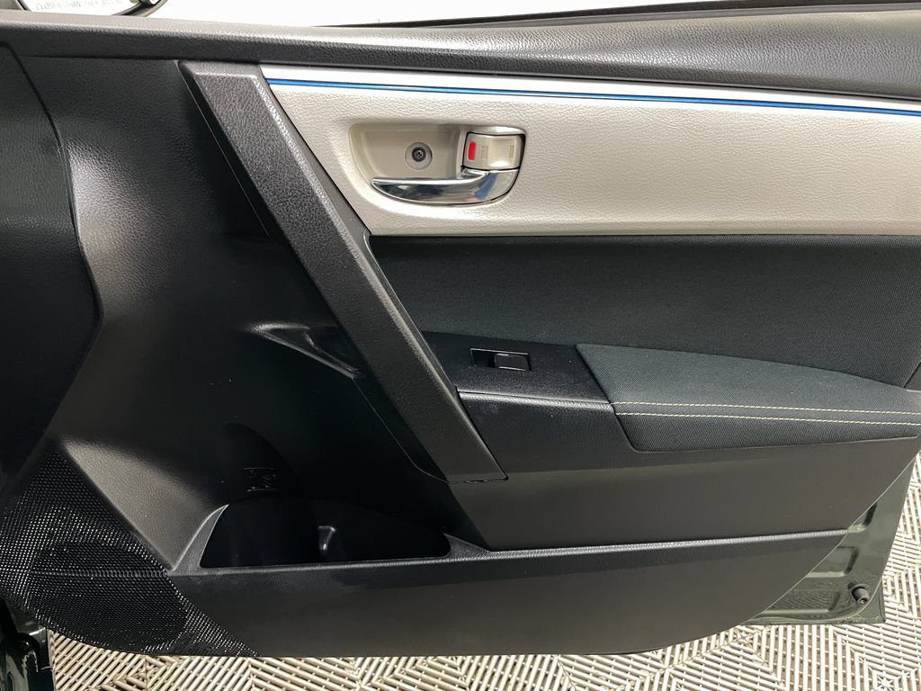 Used 2015 Toyota Corolla LE FWD image 36