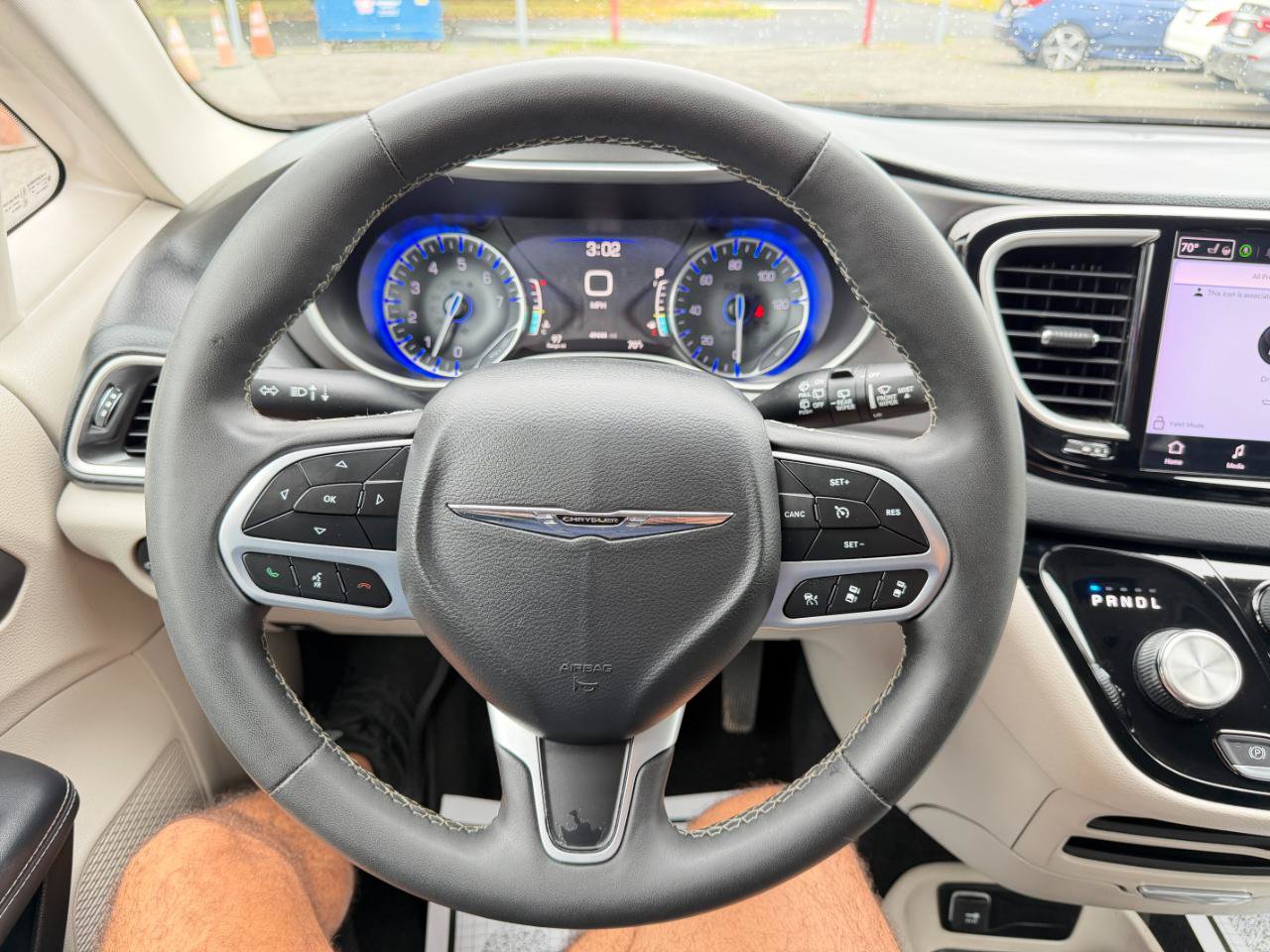 Used 2023 Chrysler Pacifica Touring-L FWD image 78