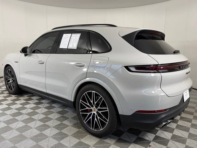 Used 2025 Porsche Cayenne S image 4