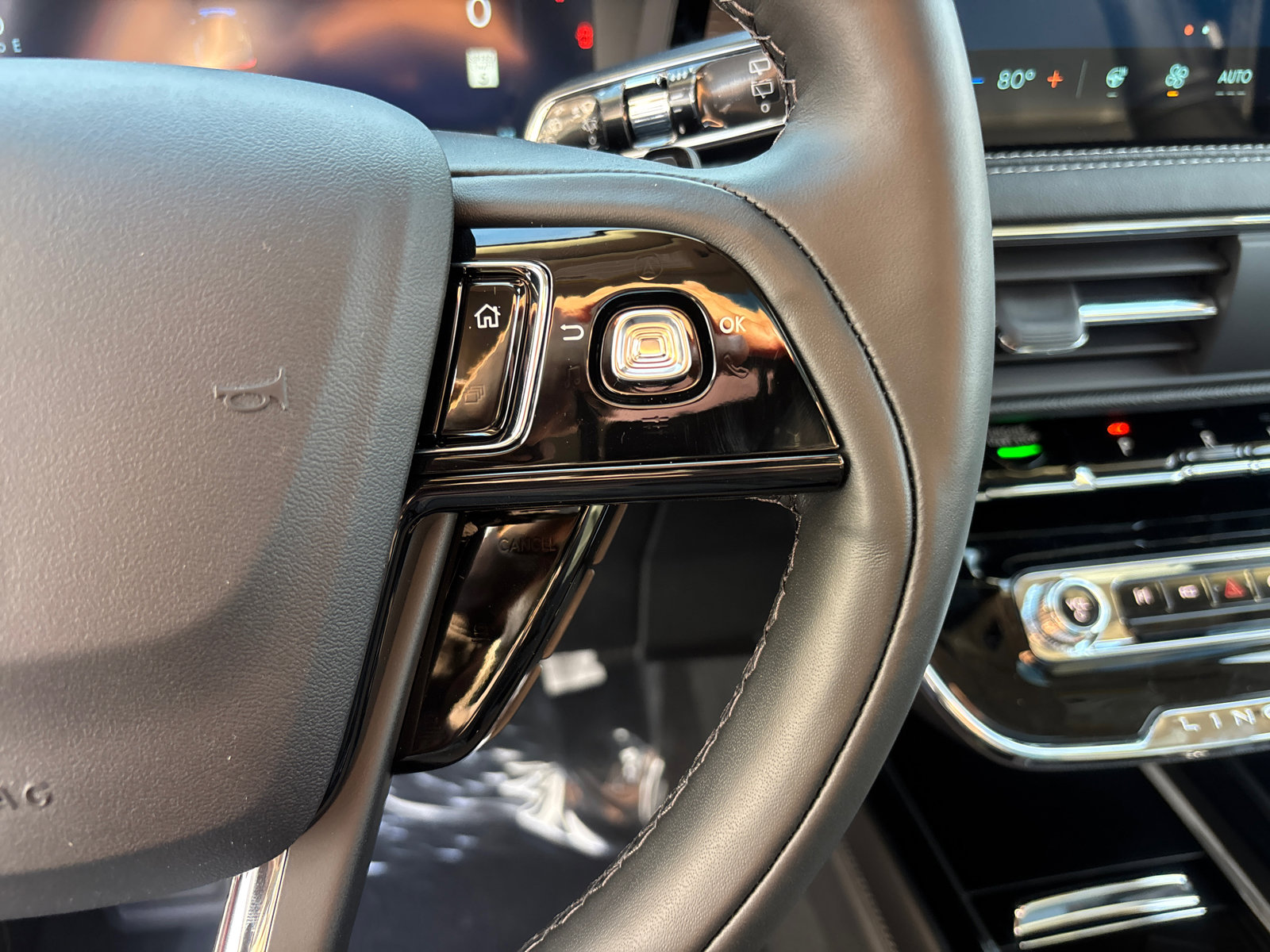 New 2026 Lincoln Corsair Reserve w/ Rear Removable Package Tray image 18