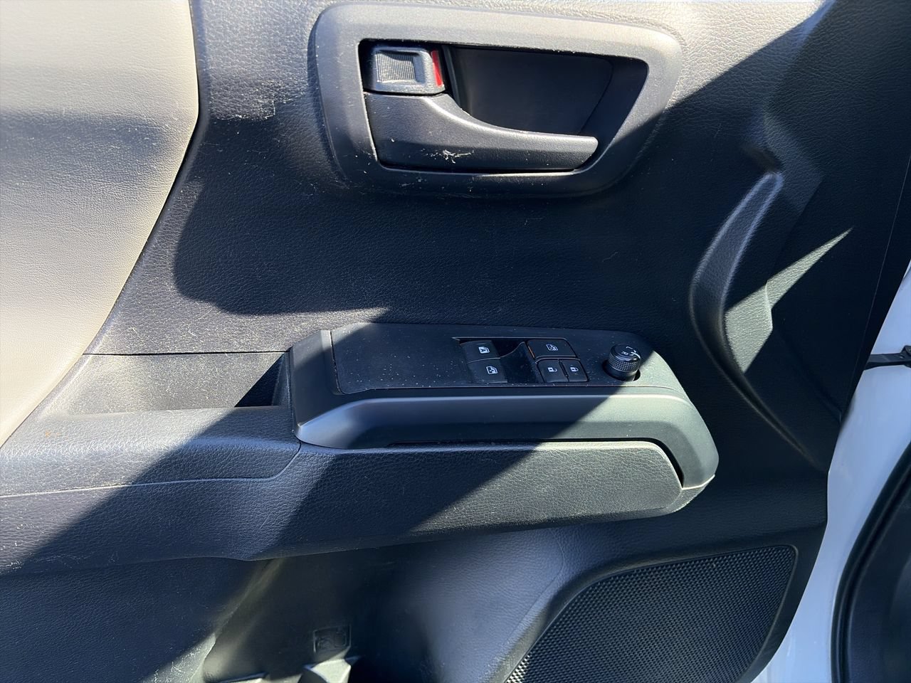 Used 2020 Toyota Tacoma SR AWD/4WD image 19