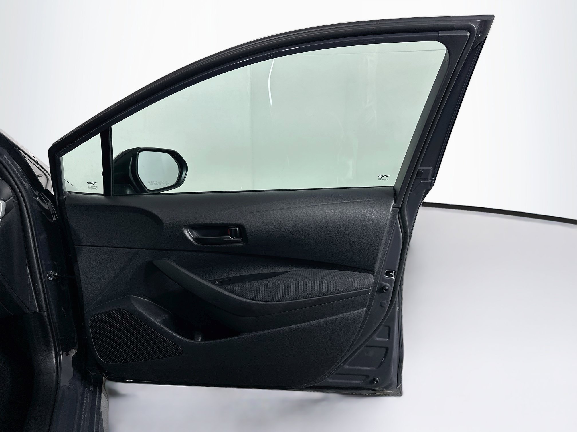 Used 2025 Toyota Corolla LE FWD image 30