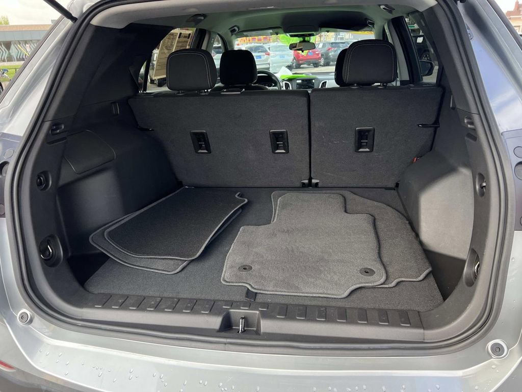Used 2023 Chevrolet Equinox LS w/ LS Convenience Package FWD image 9