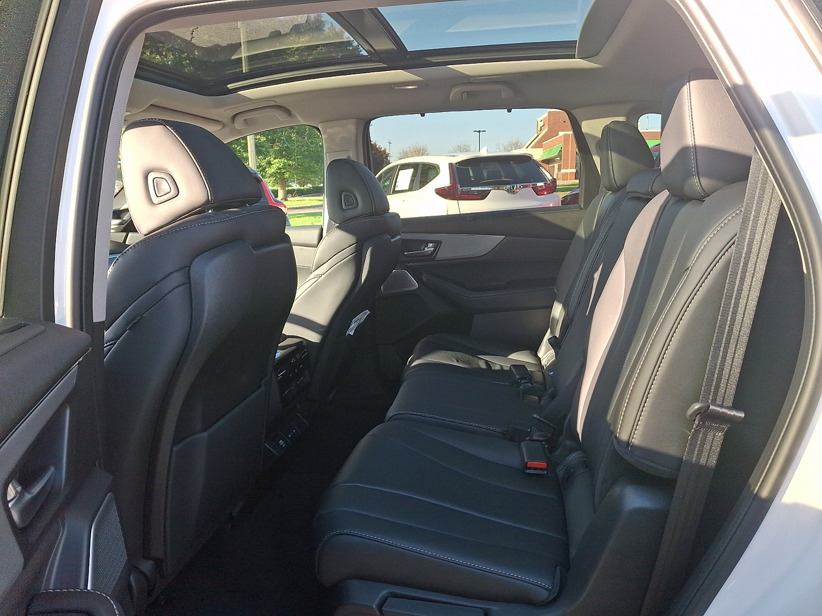 Certified 2026 Acura MDX w/ Technology Package FWD image 11