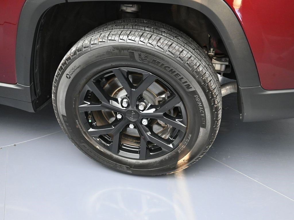 Used 2024 Jeep Grand Cherokee L Altitude image 9