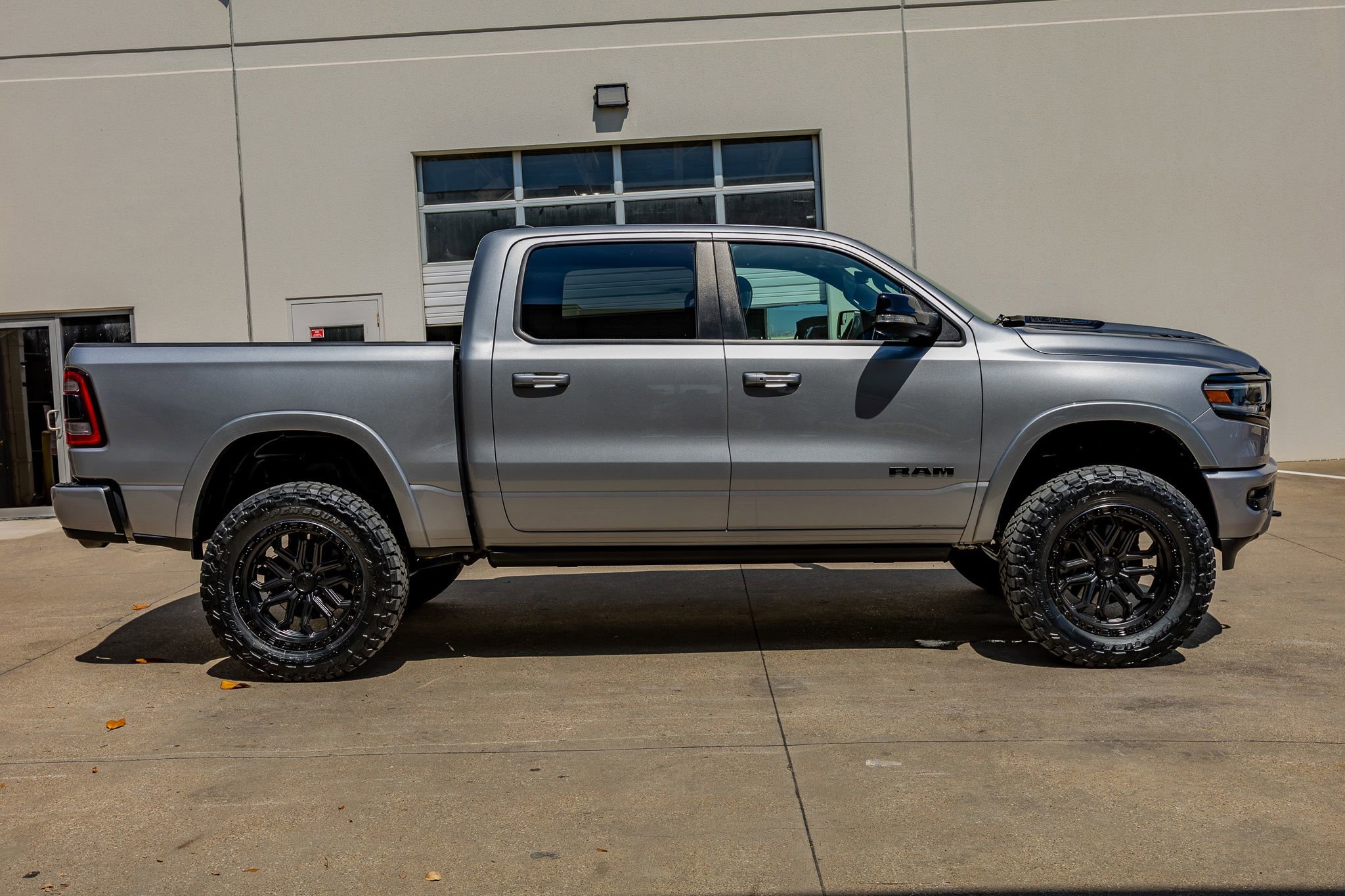 Used 2022 RAM 1500 Limited w/ Night Edition AWD/4WD image 11