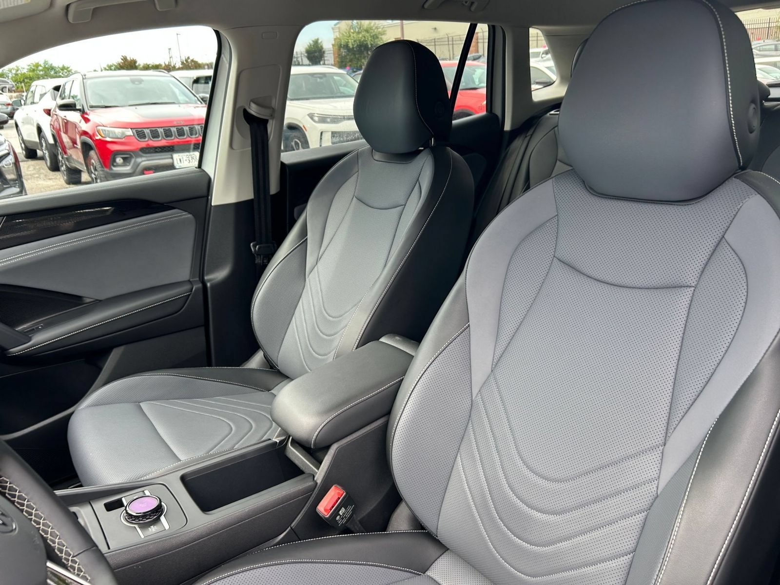 Used 2026 Volkswagen Tiguan SE FWD image 31