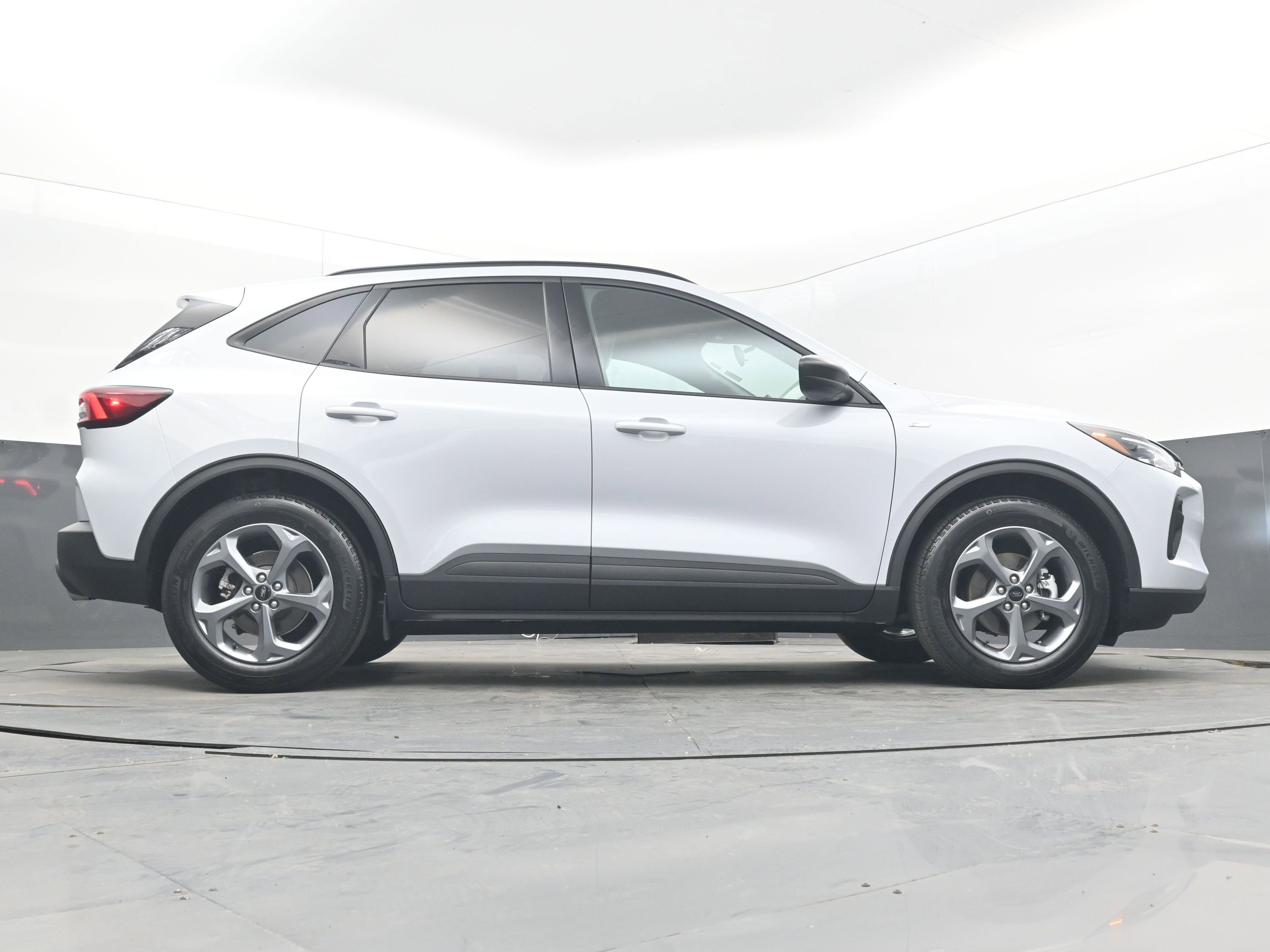 Used 2025 Ford Escape ST-Line image 28