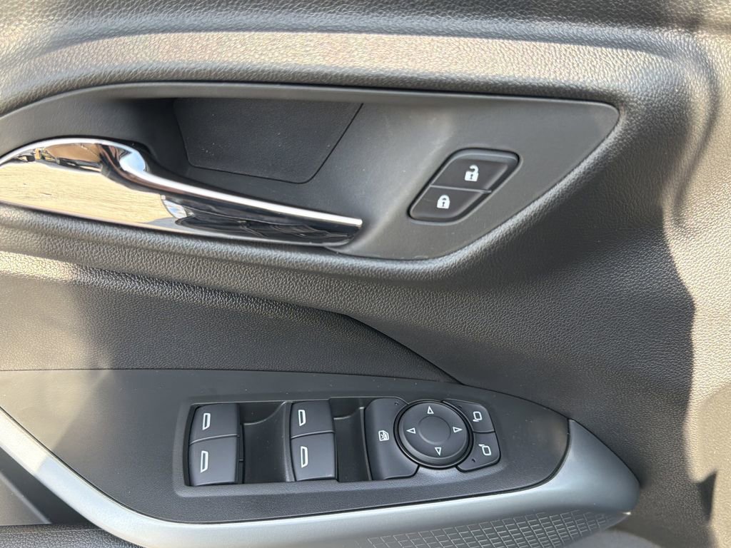 New 2026 Chevrolet Trax LS w/ LS Convenience Package FWD image 14