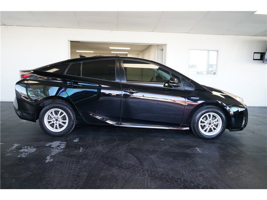 Used 2017 Toyota Prius Two image 8