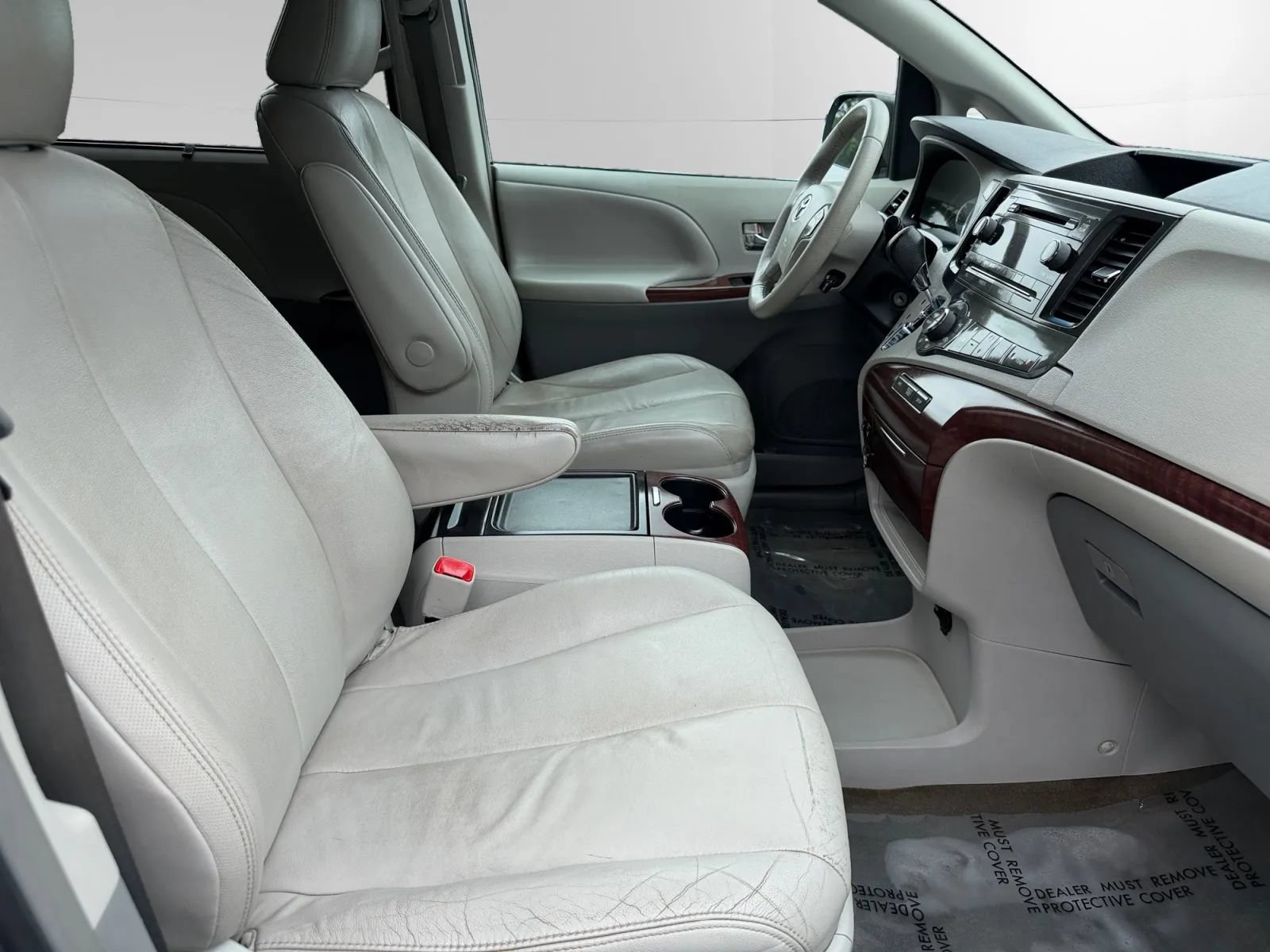 Used 2013 Toyota Sienna XLE FWD image 16