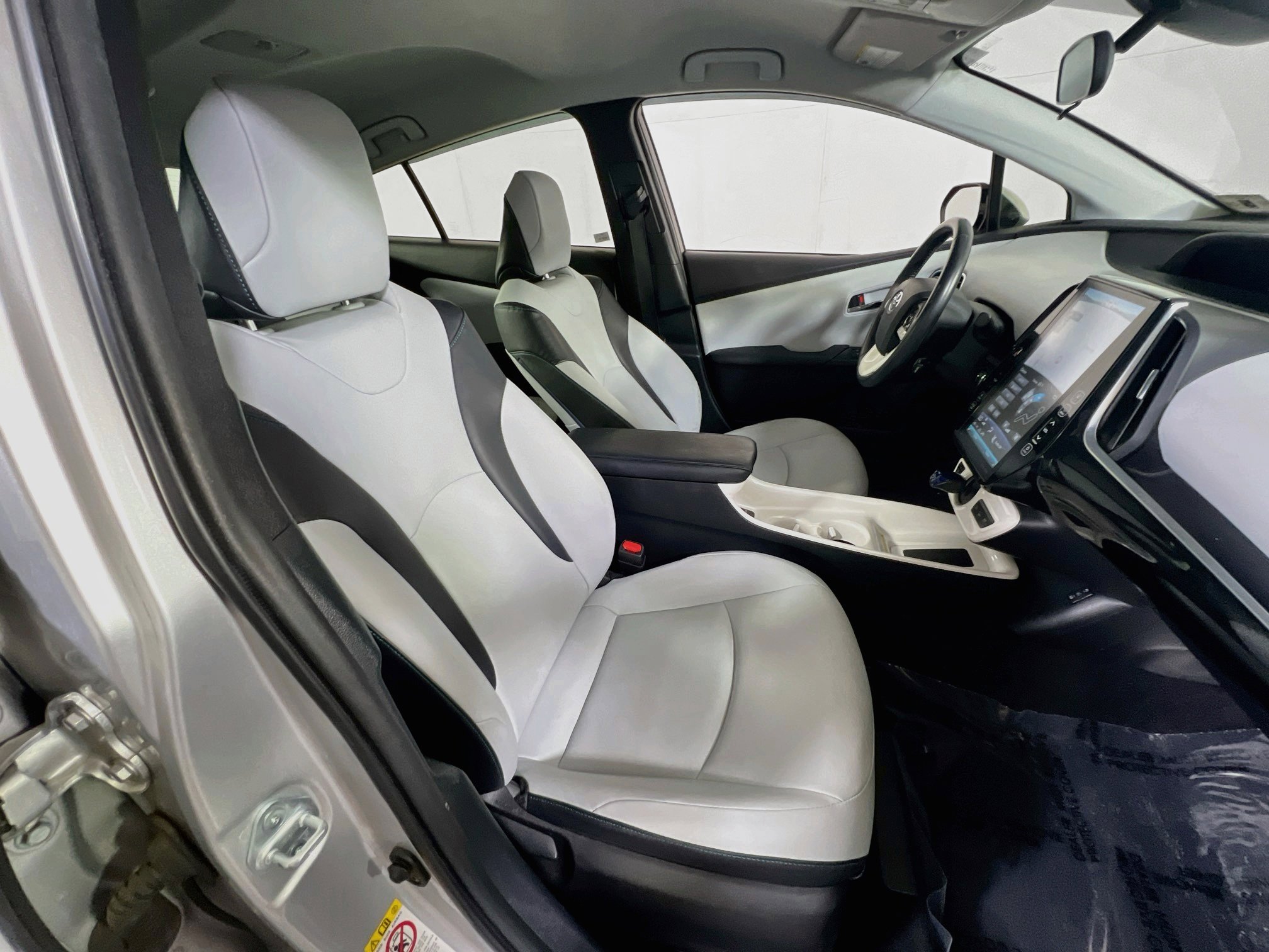 Used 2018 Toyota Prius Prime Premium FWD image 27