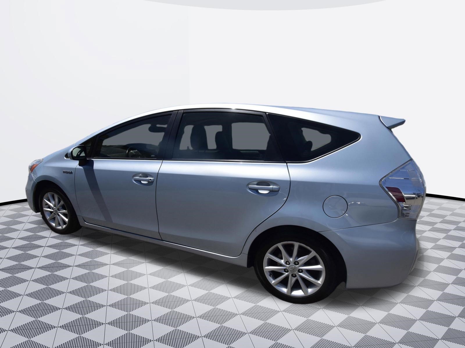 Used 2014 Toyota Prius V Five FWD image 4