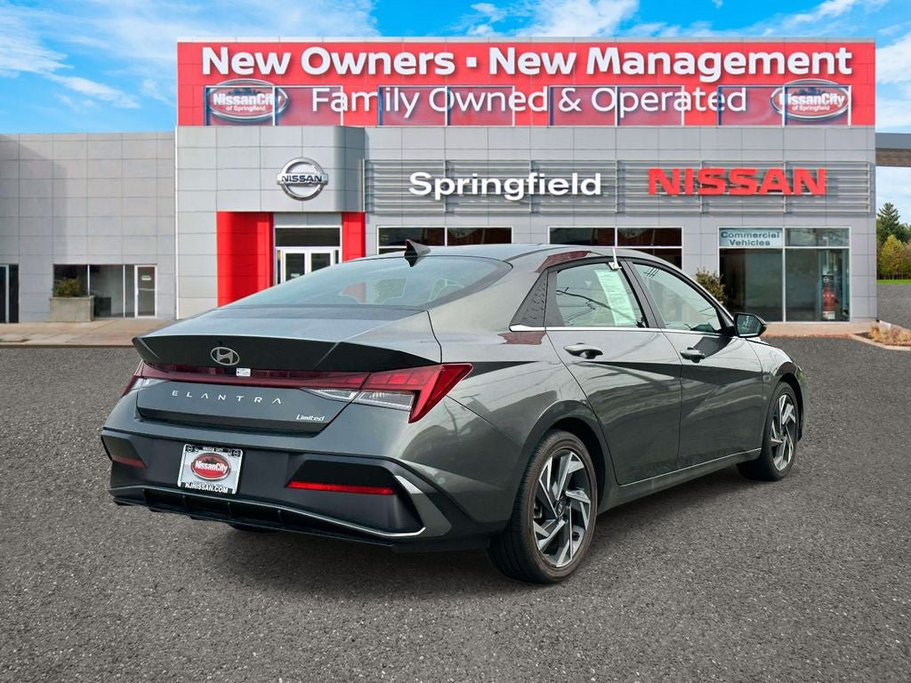 Used 2025 Hyundai Elantra Limited w/ Cargo Package FWD image 5