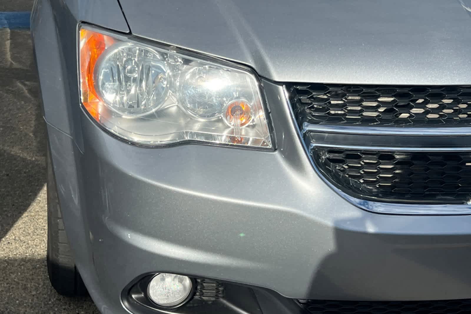 Used 2019 Dodge Grand Caravan SXT image 14