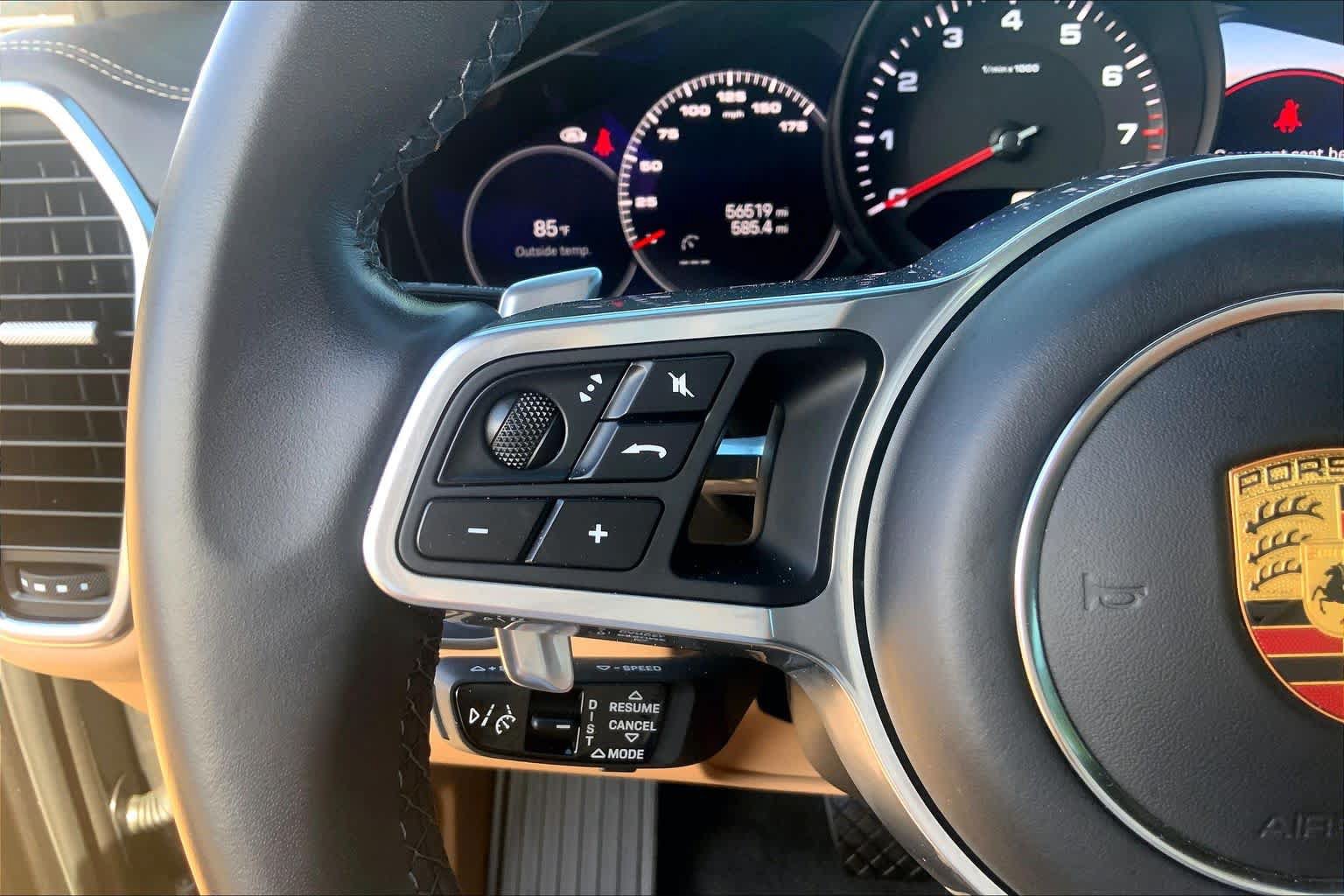 Used 2022 Porsche Cayenne AWD/4WD image 24