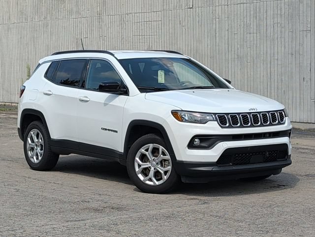 Used 2024 Jeep Compass Latitude AWD/4WD image 11
