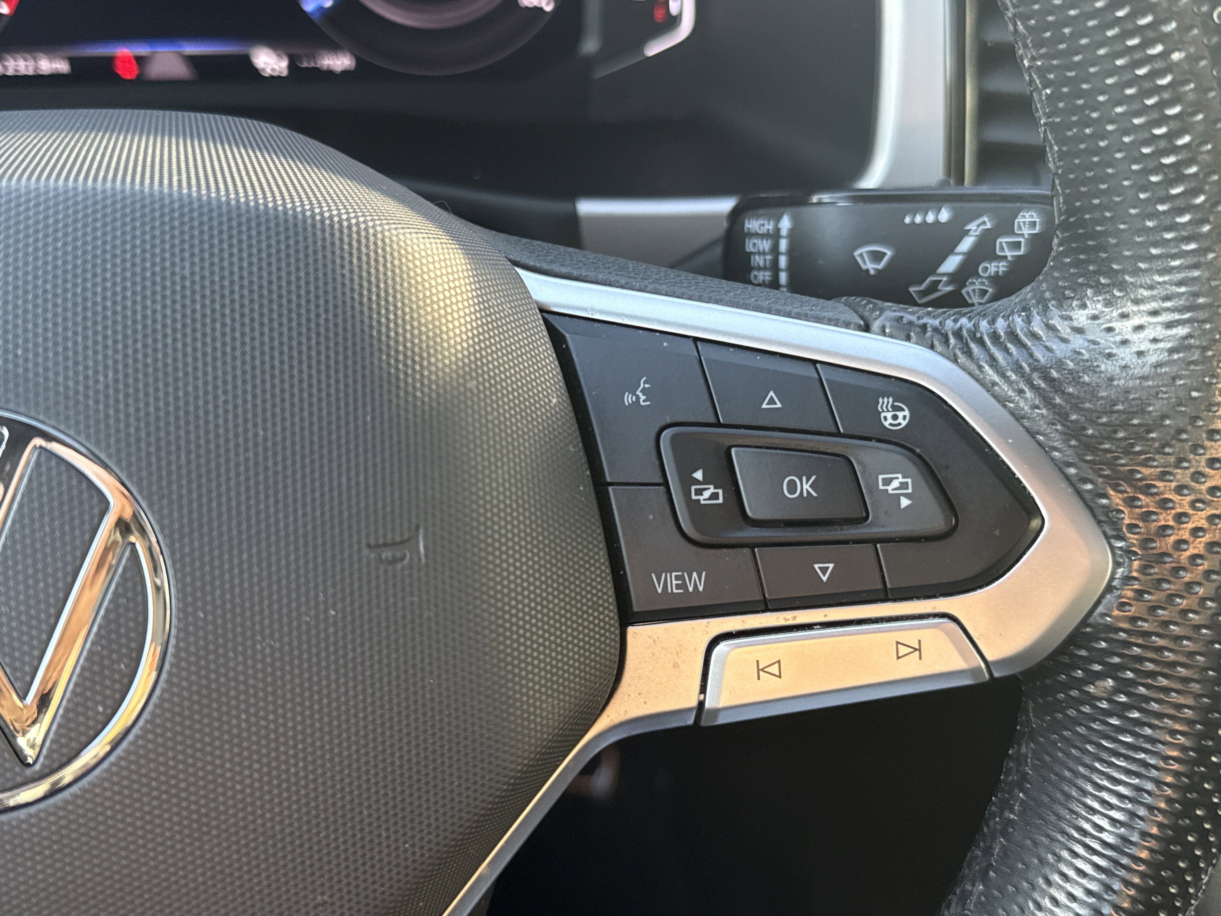 Used 2020 Volkswagen Atlas Cross Sport SEL R-Line image 19